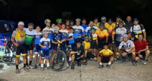 Grupo de ciclistas en la Social Ride BTT Nocturna en Melilla