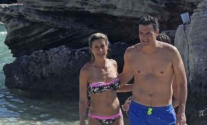 Pedro Sánchez disfrutando de unas vacaciones en La Mareta con una mujer