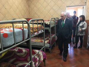 Visita de autoridades a un centro de acogida de menores en Melilla