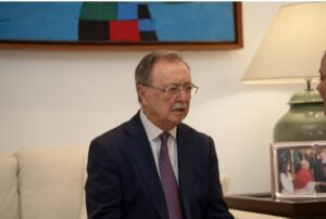 Juan Jesús Vivas durante una reunión sobre la crisis migratoria en Ceuta