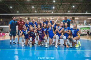 Jugadoras del Club Voleibol Melilla celebrando su victoria en pretemporada