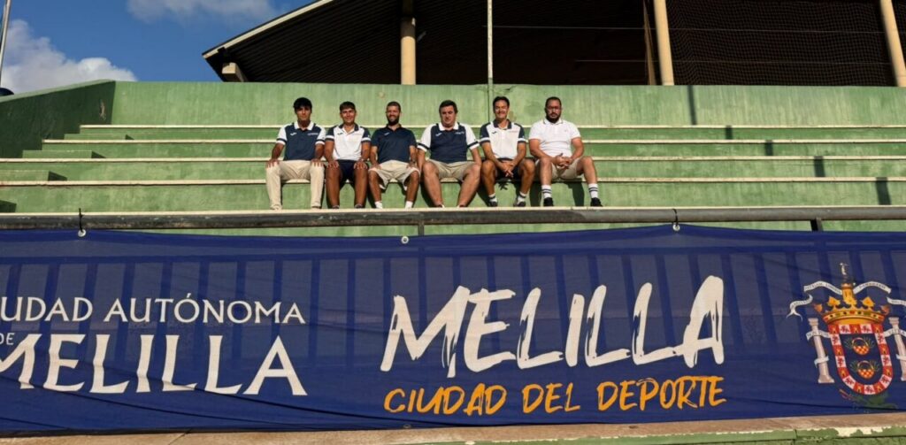 Jugadores y organizadores en el torneo internacional de tenis en Melilla