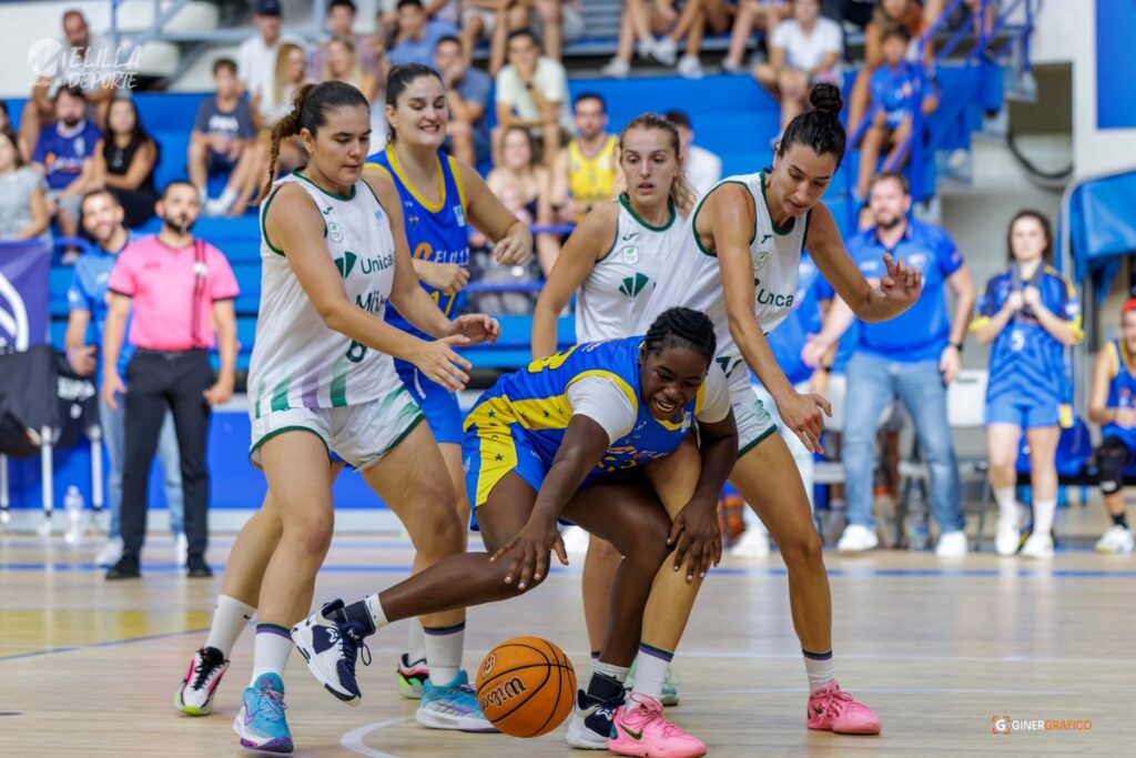Jugadoras de baloncesto compiten en el Memorial Javier Imbroda