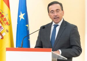 Ministro José Manuel Albares hablando sobre inmigración y Ceuta
