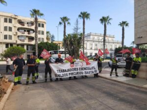 Trabajadores de Caldererías Indálicas protestando por sus derechos laborales en Melilla.