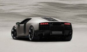 Vista trasera del Audi Nuvolari, un superdeportivo híbrido de alto rendimiento.