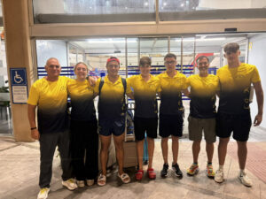 Equipo del Club Atlético Melilla en la estación marítima de Melilla