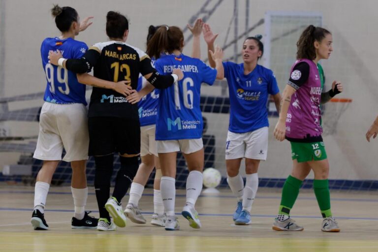 Jugadoras del Melilla Torreblanca celebrando un gol en el partido