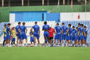 Jugadores de la Unión Deportiva Melilla en entrenamiento en el estadio