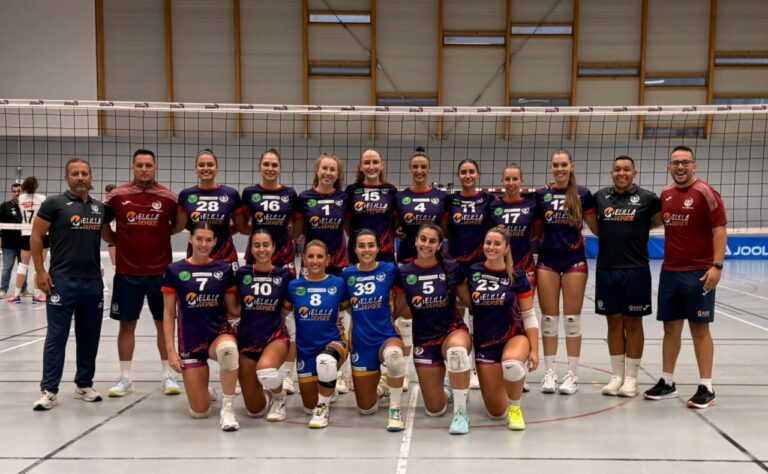 Equipo femenino de voleibol del Club Voleibol Melilla en pretemporada