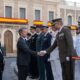 Alberto Núñez Feijóo saludando a autoridades en el Día de Melilla