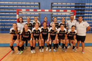 Equipo femenino del filial del Torreblanca C.F. en su debut de Liga