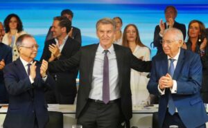 Juan José Imbroda apoyando a Juan Jesús Vivas en una reunión del PP