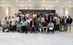 Grupo de entrenadores en el Día del Entrenador de la RFMF
