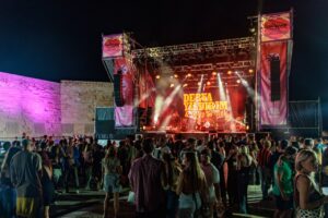 Concierto de Derya Yildirim y Grup Şimşek en el Iwa Fest