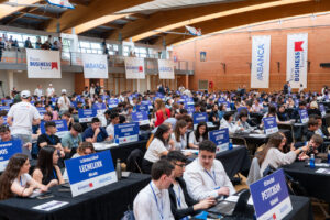 Estudiantes participando en el evento Young Business Talents en Madrid