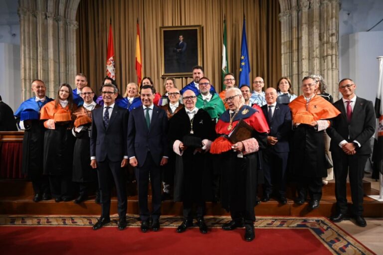 Inauguración del curso universitario en Granada con autoridades y académicos