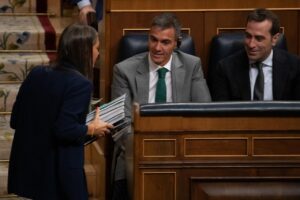 Reunión de representantes del Gobierno sobre propuestas de vivienda.