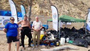 Voluntarios en la limpieza de residuos en Horcas Coloradas