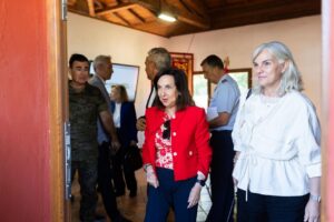 Margarita Robles durante su visita a instituciones en Zamora