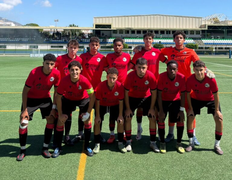Equipo Melilla City C.F. posando en su primer partido oficial