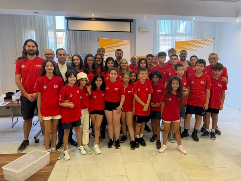 Grupo de jóvenes ajedrecistas en jornadas de tecnificación en Melilla