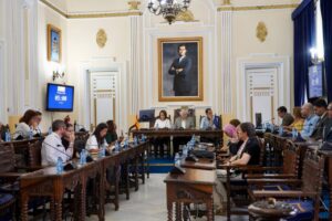 Reunión en la Asamblea de Melilla sobre la Medalla de Oro a la Mesa Interconfesional