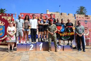 Equipo de militares estadounidenses en el IX Desafío Melilla con trofeos