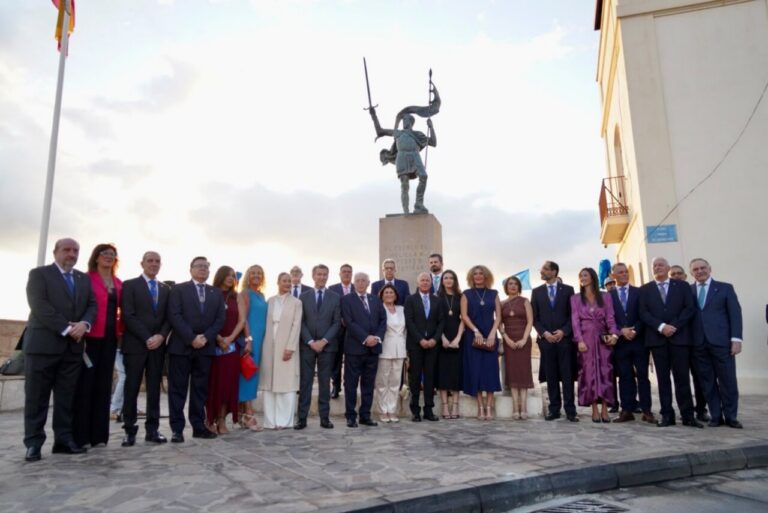 Ofrenda floral al conquistador Pedro de Estopiñán en Melilla