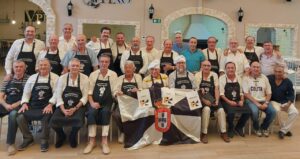 Grupo de personas en un evento gastronómico en Melilla