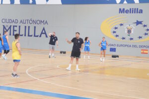 Entrenamiento del equipo de baloncesto MCD La Salle en Melilla