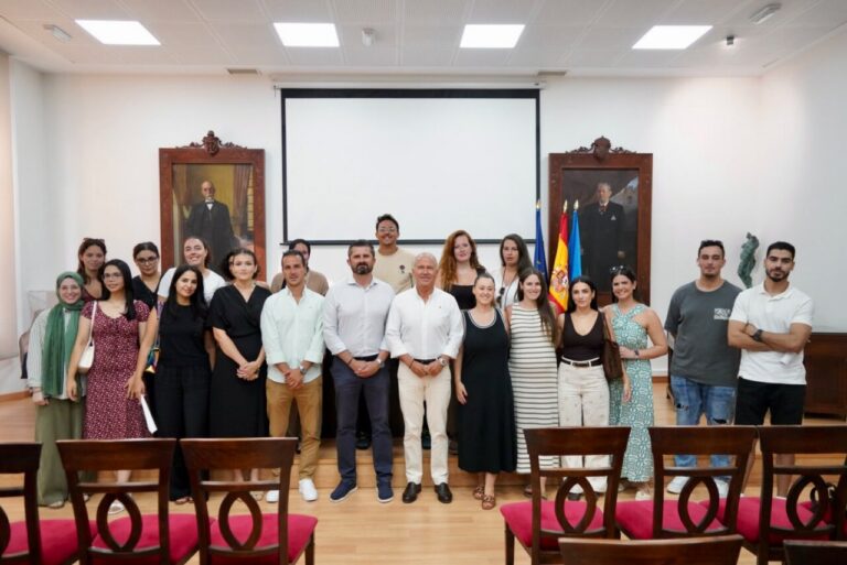 Grupo de enfermeros escolares presentados por el Gobierno de Melilla