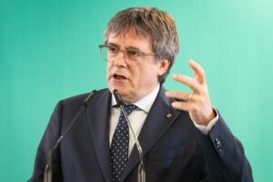 Carles Puigdemont hablando sobre la amnistía en un evento político