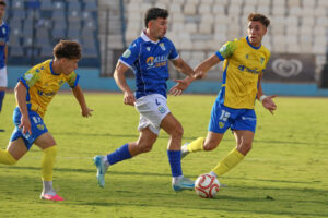Jugadores de la U.D. Melilla en un partido de fútbol