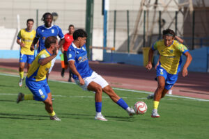Partido de fútbol entre U.D. Melilla y Conil C.F. en el Estadio Municipal Álvarez Claro.