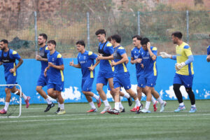 Jugadores de la U.D. Melilla entrenando en el Campo de La Espiguera.