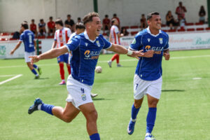 Jugadores de la U.D. Melilla celebrando un gol en el partido