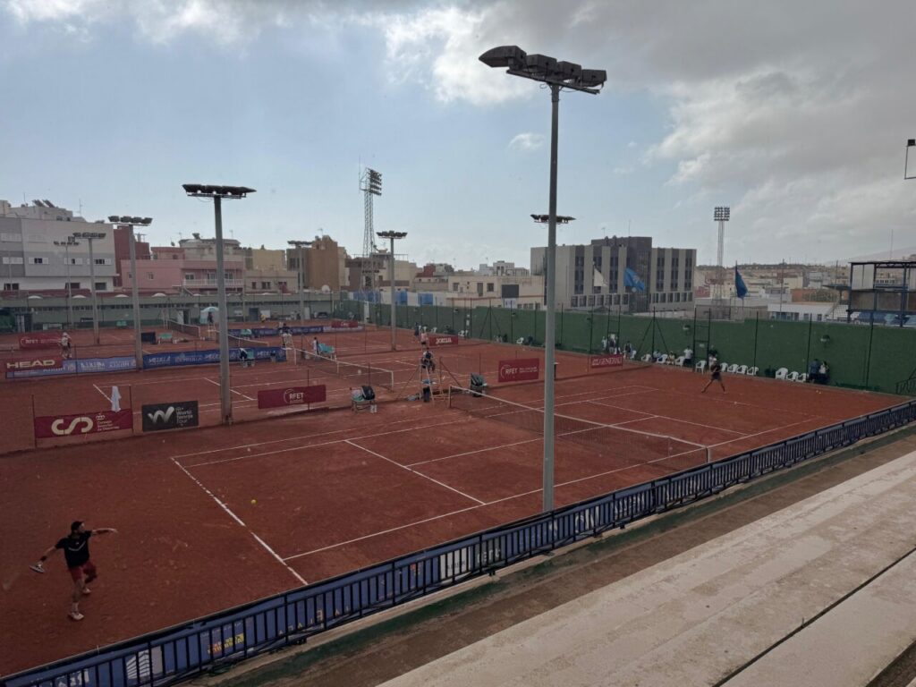 Vista de las pistas de tenis durante las semifinales del torneo en Melilla