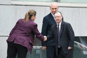 Juan Jesús Vivas saludando durante una declaración sobre la entrada de migrantes en Ceuta