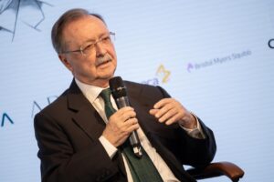 Juan Jesús Vivas hablando sobre atención a menores en Marruecos
