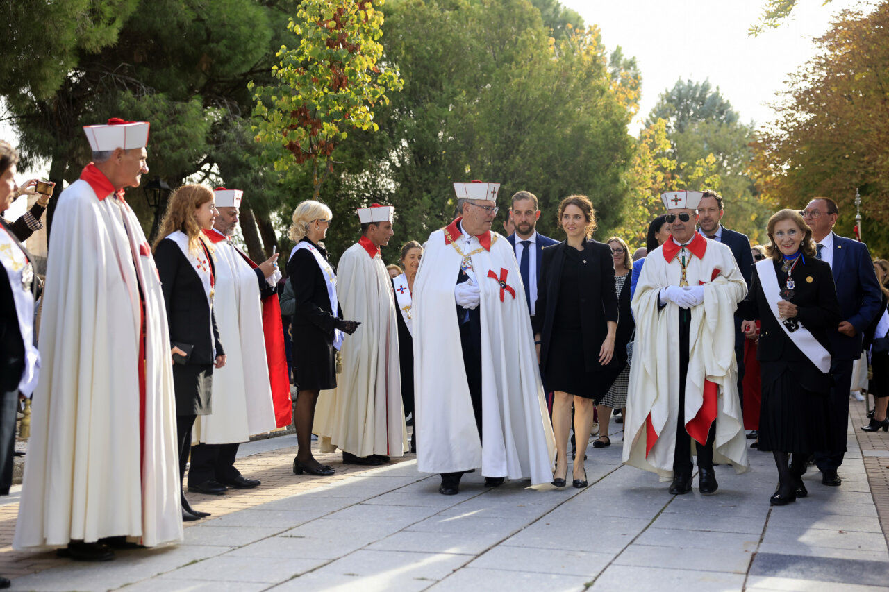 Isabel Díaz Ayuso en ceremonia de investidura como Dama de Honor en Ávila