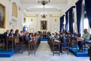 Reunión de la Asamblea con miembros discutiendo sobre Ceuta