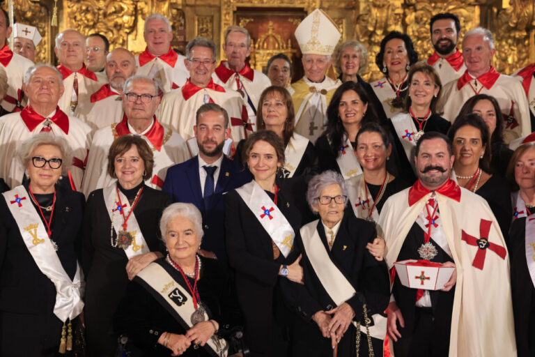 Isabel Díaz Ayuso en ceremonia de investidura como Dama de Honor en Ávila