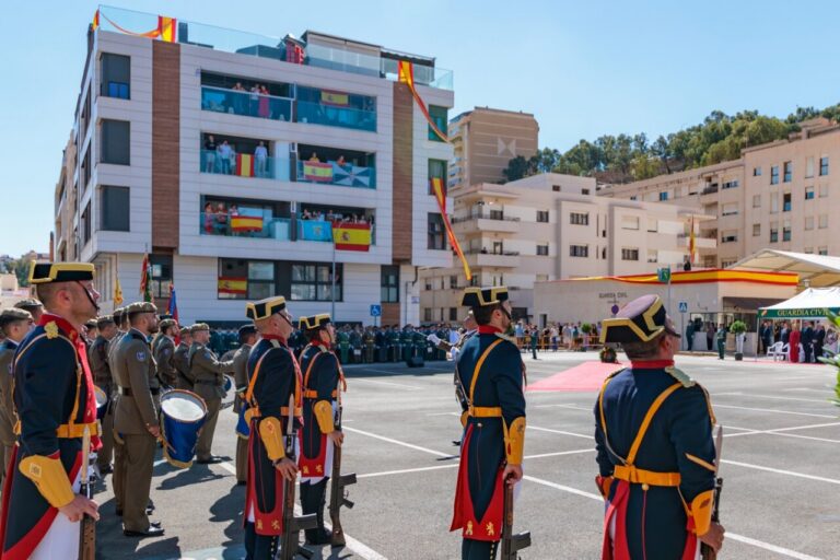 Acto de celebración de la Guardia Civil en Melilla con autoridades presentes.