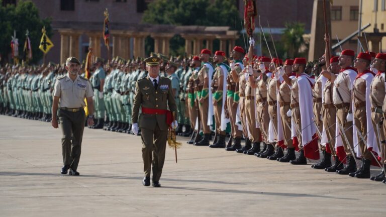 Parada militar en la Base Alfonso XIII con el general Luis Cortés Delgado