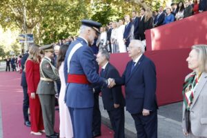 Juan José Imbroda saludando a la Familia Real en el Día de la Fiesta Nacional