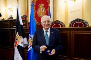 Ceremonia de entrega de la Medalla de Oro del Senado a Imbroda