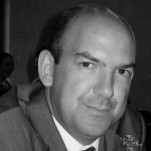 Juan Luis Ramos Villalón presentando un ciclo de cine y diálogo en Melilla
