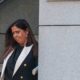 Jueza Beatriz Biedma saliendo de un edificio judicial en Badajoz