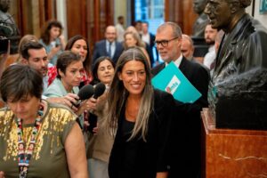 Miriam Nogueras en el Congreso discutiendo sobre el decreto de vivienda